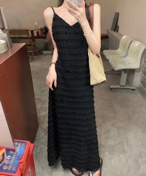 Aelina(エリナ)の「キャミソールロングワンピース(ワンピース・レディース・ブラック/アイボリー/ベージュ・F)」の12枚目の写真