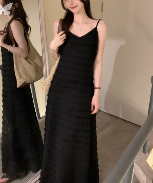 Aelina(エリナ)の「キャミソールロングワンピース(ワンピース・レディース・ブラック/アイボリー/ベージュ・F)」の11枚目の写真