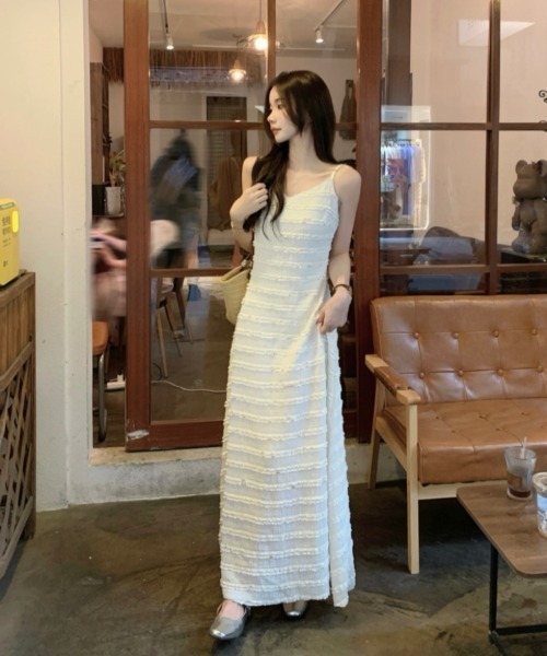 Aelina(エリナ)の「キャミソールロングワンピース(ワンピース・レディース・ブラック/アイボリー/ベージュ・F)」の20枚目の写真