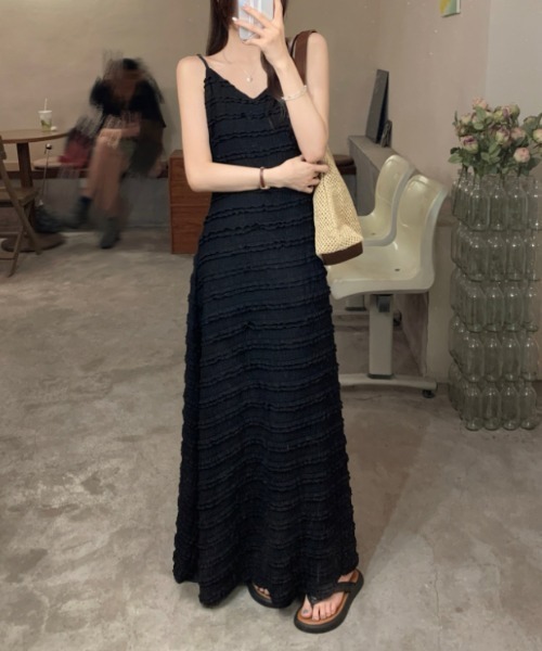 Aelina(エリナ)の「キャミソールロングワンピース(ワンピース・レディース・ブラック/アイボリー/ベージュ・F)」の21枚目の写真