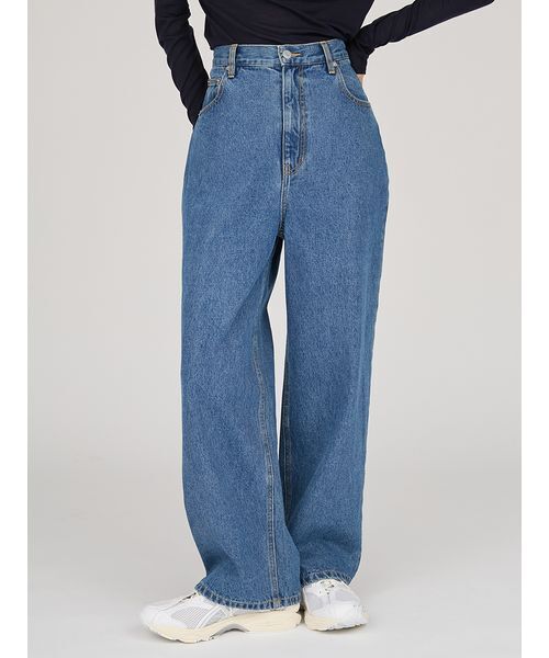 emmi(エミ)の「ルーズデニムパンツ(デニムパンツ・レディース・オフホワイト/ブルー/ブラウン・0/1)」の4枚目の写真