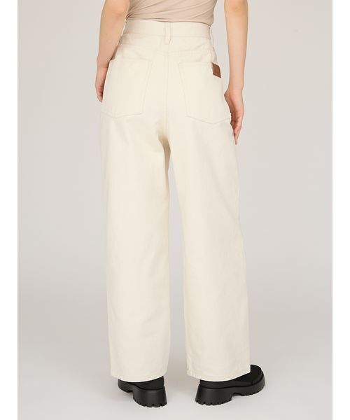 emmi(エミ)の「ルーズデニムパンツ(デニムパンツ・レディース・オフホワイト/ブルー/ブラウン・0/1)」の6枚目の写真