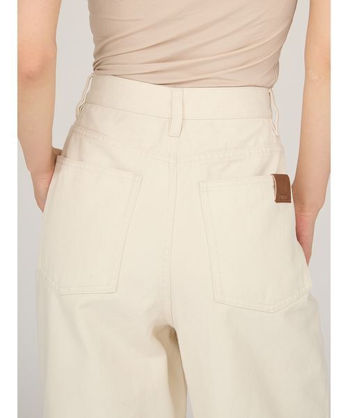 emmi(エミ)の「ルーズデニムパンツ(デニムパンツ・レディース・オフホワイト/ブルー/ブラウン・0/1)」の11枚目の写真