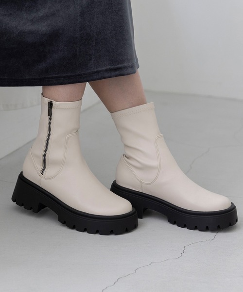 welleg（ウェレッグ）の「厚底 ストレッチ ショートブーツ（ブーツ・レディース・ブラック/ダークブラウン/アイボリー・M/L/LL/S）」の2枚目の写真