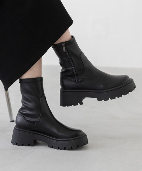 welleg（ウェレッグ）の「厚底 ストレッチ ショートブーツ（ブーツ・レディース・ブラック/ダークブラウン/アイボリー・M/L/LL/S）」の3枚目の写真