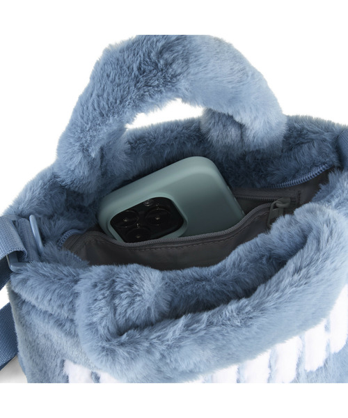 PUMA(プーマ)の「PUMA プーマ ウィメンズ UP FAUX ファー ミニ ショッパーバッグ 1.5L(ショルダーバッグ・レディース・グレー系その他/ブルー系その他/ブラック・フリー)」の8枚目の写真