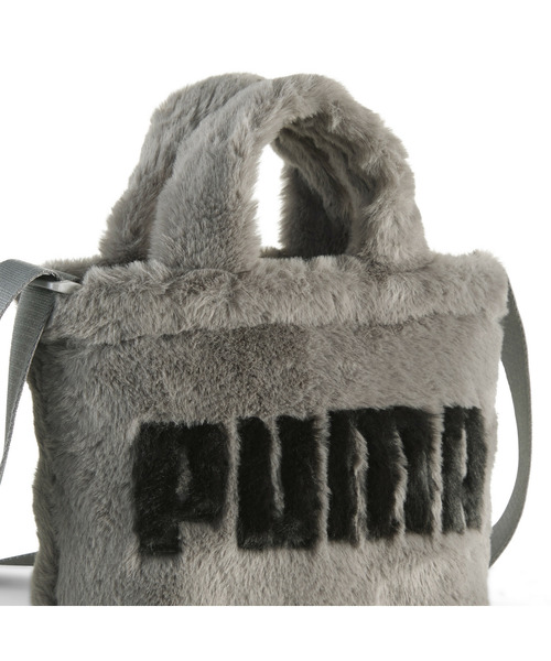 PUMA(プーマ)の「PUMA プーマ ウィメンズ UP FAUX ファー ミニ ショッパーバッグ 1.5L(ショルダーバッグ・レディース・グレー系その他/ブルー系その他/ブラック・フリー)」の5枚目の写真