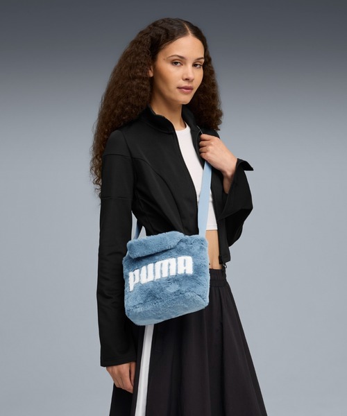 PUMA(プーマ)の「PUMA プーマ ウィメンズ UP FAUX ファー ミニ ショッパーバッグ 1.5L(ショルダーバッグ・レディース・グレー系その他/ブルー系その他/ブラック・フリー)」の3枚目の写真