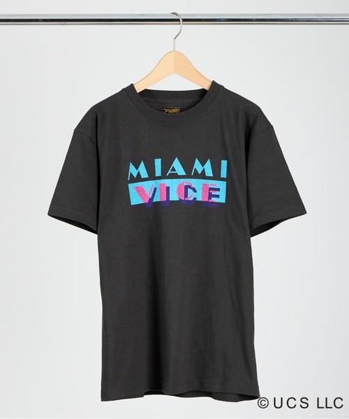 THE BAREFOOT(ベアフット)の「【 Chadwick / チャドウィック 】/ MOVIE TEE /『 Miami Vice 』(Tシャツ/カットソー・メンズ・ホワイト/チャコールグレー・MEDIUM/LARGE/X-LARGE/SMALL)」の1枚目の写真