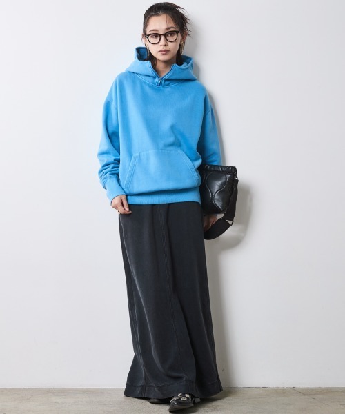 CHIC STYLE（シックスタイル）の「綿100％ピグメント染裏起毛フーディ＜大きいサイズ有＞シックスタイル（パーカー・レディース・ブルー/スミクロ・5L/4L/3L/LL/L/M）」の18枚目の写真