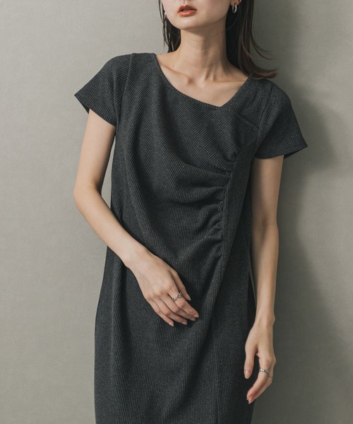 SENSE OF PLACE by URBAN RESEARCH（センスオブプレイスバイアーバンリサーチ）の「アシメネックリブワンピース（ワンピース・レディース・ベージュ/チャコールグレー/キャメル・S/ONE）」の2枚目の写真