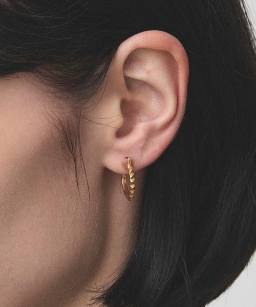 Juha(ユハ)の「PIERCE - STUDS - GOLD(ピアス(片耳用)・メンズ・ゴールド・FREE)」の3枚目の写真