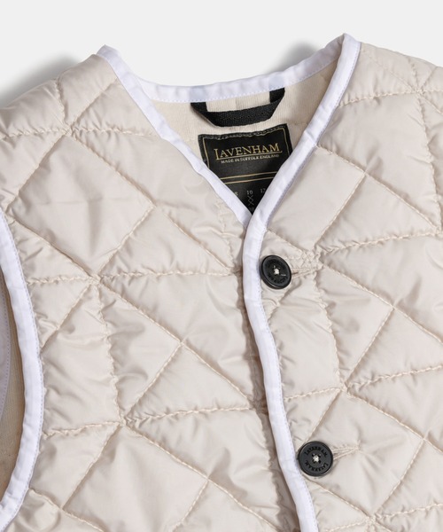 LAVENHAM(ラベンハム)の「Black Edition Washed Button Front Thornham Womens / ブラック エディション ウォッシュド ボタンフロント ソーンハム ウィメンズ(ベスト・レディース・オフホワイト/ダークブラック・10/8/6)」の15枚目の写真