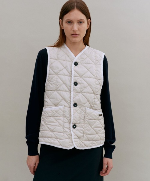 LAVENHAM(ラベンハム)の「Black Edition Washed Button Front Thornham Womens / ブラック エディション ウォッシュド ボタンフロント ソーンハム ウィメンズ(ベスト・レディース・オフホワイト/ダークブラック・10/8/6)」の10枚目の写真