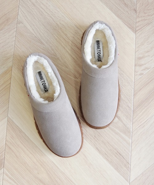 Minnetonka（ミネトンカ）の「【MINNETONKA/ミネトンカ】 NEVA /ネバ ボアスリッポン（スリッポン・レディース・チャコールグレー/ブラック/タン/ストーン・7/6/8/9）」の2枚目の写真