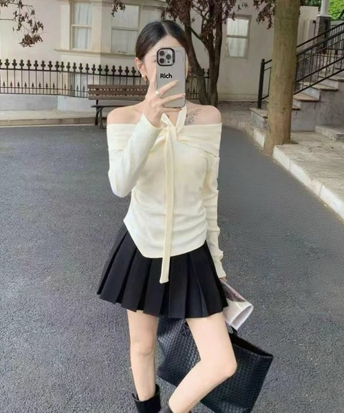 clear（クリア）の「【WEB限定】ラウンドヘムオフショルカットソートップス［韓国ファッション カジュアル］≪AW新作≫（Tシャツ/カットソー・レディース・ブラウン/アイボリー/サックスブルー・F）」の4枚目の写真