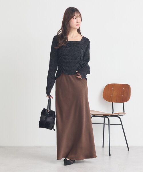 earth music&ecology(アースミュージックアンドエコロジー)の「プリーツベロア風ギャザープルオーバー(Tシャツ/カットソー・レディース・ブラック/ブラウン・F)」の6枚目の写真