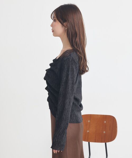 earth music&ecology(アースミュージックアンドエコロジー)の「プリーツベロア風ギャザープルオーバー(Tシャツ/カットソー・レディース・ブラック/ブラウン・F)」の15枚目の写真