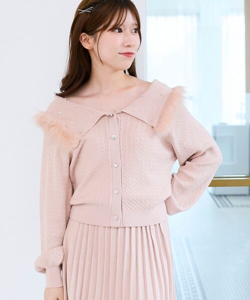 MAJESTIC LEGON（マジェスティックレゴン）の「フェイクファー付きキラキラ襟ニット（ニット/セーター・レディース・ピンク/ブラック/アイボリー・MEDIUM）」の3枚目の写真