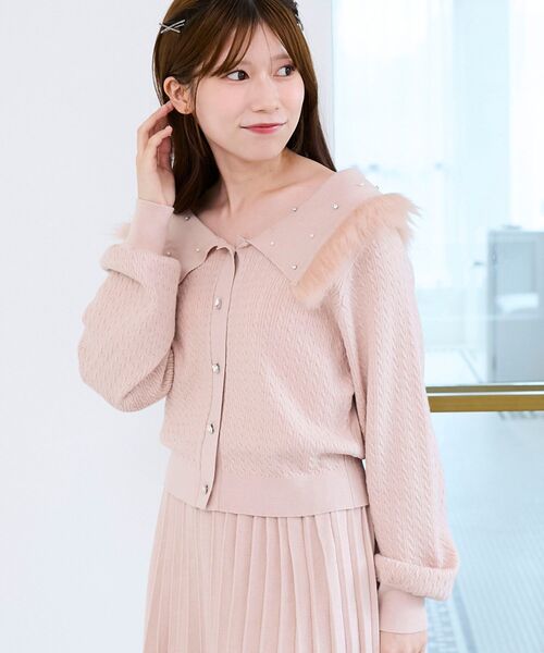 MAJESTIC LEGON（マジェスティックレゴン）の「フェイクファー付きキラキラ襟ニット（ニット/セーター・レディース・ピンク/ブラック/アイボリー・MEDIUM）」の5枚目の写真