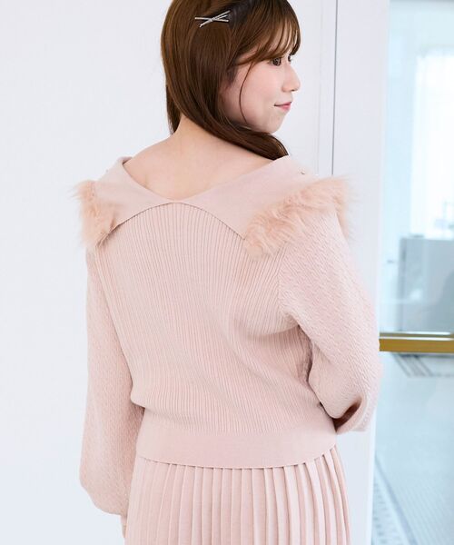 MAJESTIC LEGON（マジェスティックレゴン）の「フェイクファー付きキラキラ襟ニット（ニット/セーター・レディース・ピンク/ブラック/アイボリー・MEDIUM）」の6枚目の写真