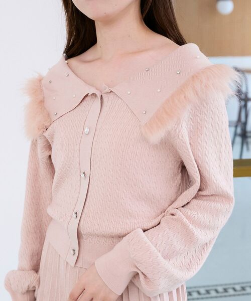 MAJESTIC LEGON（マジェスティックレゴン）の「フェイクファー付きキラキラ襟ニット（ニット/セーター・レディース・ピンク/ブラック/アイボリー・MEDIUM）」の7枚目の写真