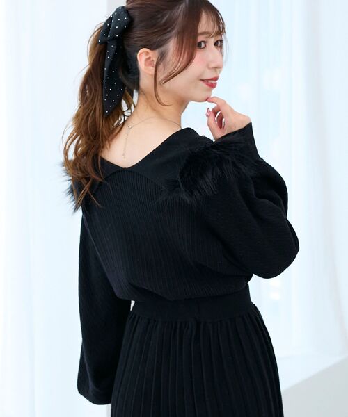 MAJESTIC LEGON（マジェスティックレゴン）の「フェイクファー付きキラキラ襟ニット（ニット/セーター・レディース・ピンク/ブラック/アイボリー・MEDIUM）」の13枚目の写真