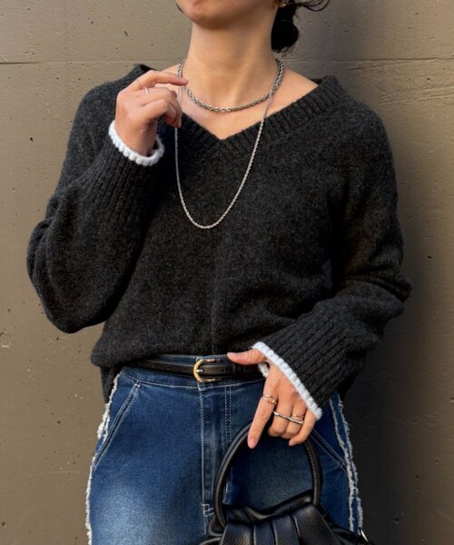 Jena espace merveilleux(ジェナ エスパスメルヴェイユ)の「【ふんわりやわらか】ソフトタッチVニット(ニット/セーター・レディース・レッド/チャコールグレー/グレー・FREE)」の4枚目の写真