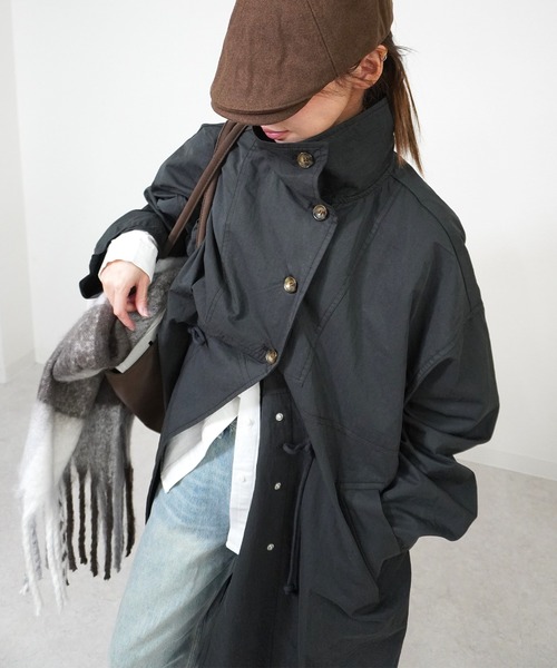 gossara(ゴサラ)の「【羽織るだけで旬顔に】ミリタリーオーバーコート(ノーカラーコート・レディース・カーキ/ブラック/ベージュ・FREE)」の2枚目の写真