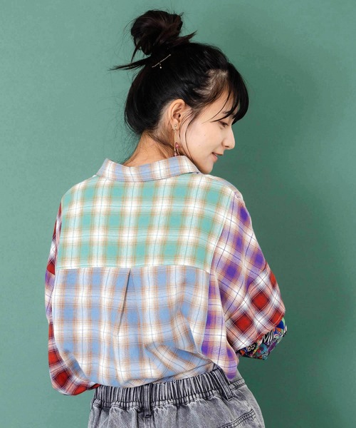 ScoLar（スカラー）の「153687：チェックと総柄のアシメパッチワークシャツ（シャツ/ブラウス・レディース・ブルー・M）」の8枚目の写真