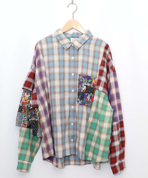 ScoLar（スカラー）の「153687：チェックと総柄のアシメパッチワークシャツ（シャツ/ブラウス・レディース・ブルー・M）」の3枚目の写真