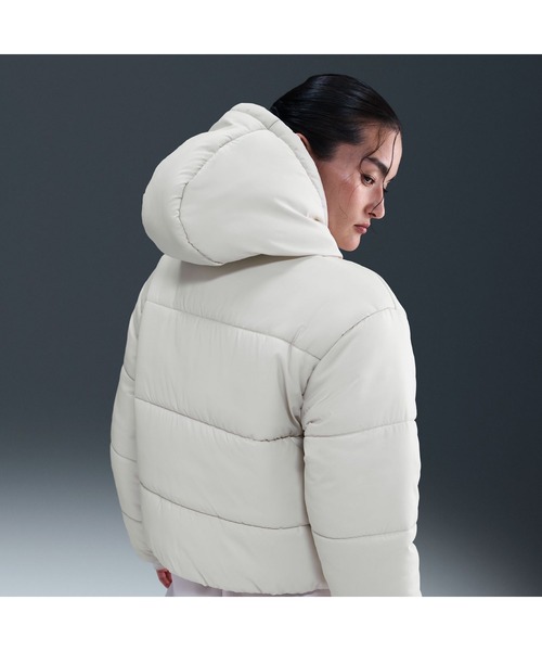 NIKE(ナイキ)の「ナイキ NIKE ナイキ NSW TF SYNFL CLSC PFR ジャケット(ダウンジャケット/コート・レディース・オフホワイト・M/L/XL/S)」の4枚目の写真