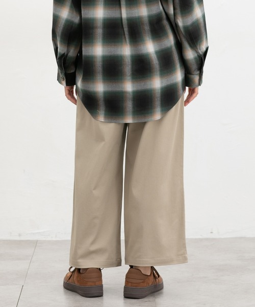 Honeys（ハニーズ）の「チノワイドストレート（股下６０ｃｍ）（チノパンツ・レディース・ブラック/ベージュ/ライトベージュ・M/L/SS/S）」の4枚目の写真