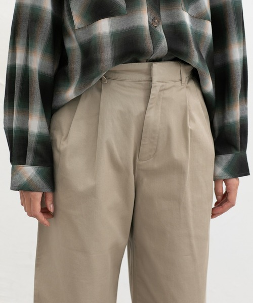 Honeys（ハニーズ）の「チノワイドストレート（股下６０ｃｍ）（チノパンツ・レディース・ブラック/ベージュ/ライトベージュ・M/L/SS/S）」の5枚目の写真