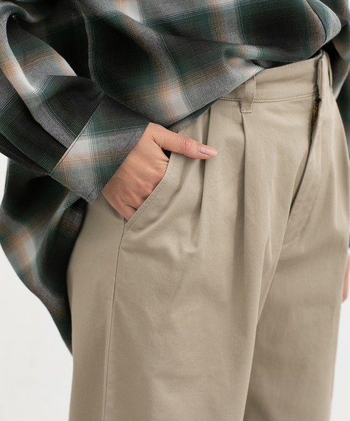 Honeys（ハニーズ）の「チノワイドストレート（股下６０ｃｍ）（チノパンツ・レディース・ブラック/ベージュ/ライトベージュ・M/L/SS/S）」の6枚目の写真