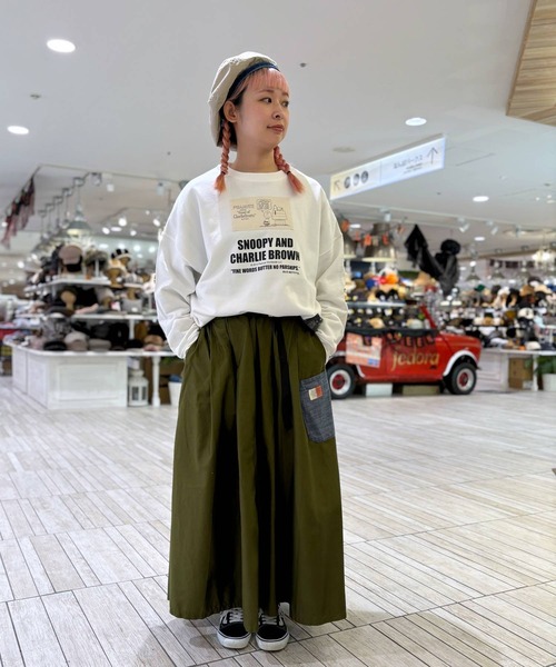 SNOOPY×OLD BETTY'S（スヌーピーカケルオールドベティーズ）の「スヌーピー【SNOOPY】Big Silhouette C/N Sweat（スウェット・レディース・ホワイト/ホワイト系その他2/C/D・M/L）」の10枚目の写真