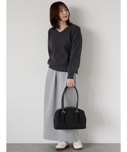 Te chichi TERRASSE（テチチテラス）の「もちもちミラノリブVネックニット（ニット/セーター・レディース・チャコールグレー/オフホワイト/イエロー/ブルー・F）」の9枚目の写真