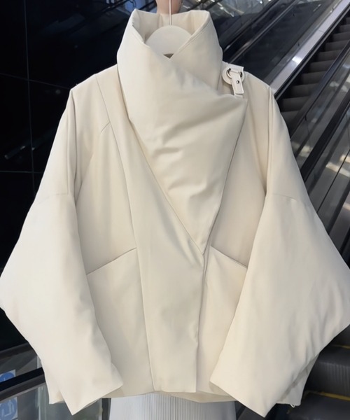 ADDITION STORE（アディションストア）の「ボリューム カラー パディングダウン ジャケット / Volume collar padded down jacket（ダウンジャケット/コート・レディース・オフホワイト/ベージュ・MEDIUM）」の3枚目の写真