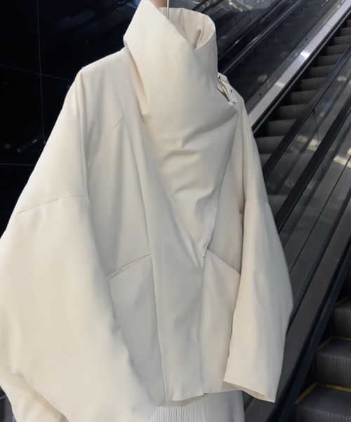 ADDITION STORE（アディションストア）の「ボリューム カラー パディングダウン ジャケット / Volume collar padded down jacket（ダウンジャケット/コート・レディース・オフホワイト/ベージュ・MEDIUM）」の4枚目の写真