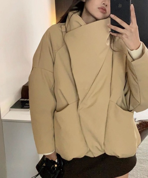 ADDITION STORE（アディションストア）の「ボリューム カラー パディングダウン ジャケット / Volume collar padded down jacket（ダウンジャケット/コート・レディース・オフホワイト/ベージュ・MEDIUM）」の9枚目の写真