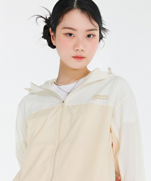 CHASECULT（チェイスカルト）の「レディーススポーティフフードジップアップ-CBRG4171C0X（パーカー・レディース・Beige・85/90/95）」の5枚目の写真