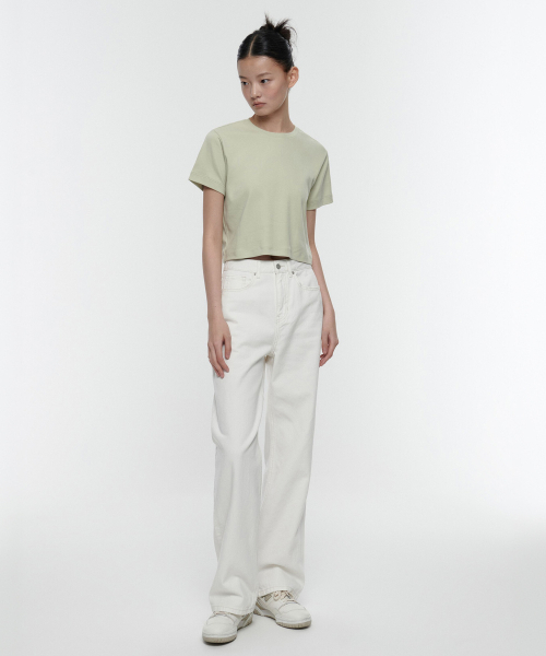 MUSINSA STANDARD WOMAN(ムシンサスタンダードウーマン)の「レディースワイドデニムパンツ【クリーム】(デニムパンツ・レディース・その他・32/23/24/25/26/27/28/29/30)」の1枚目の写真