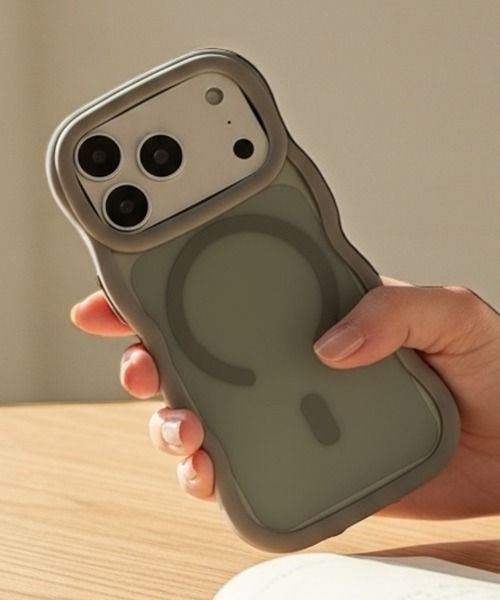 Fun & Daily(ファンアンドデイリー)の「Magsafe対応 Wave iPhone Case 16 17 Plus Pro ProMax Air(スマホケース/カバー・レディース・グレー/ブラック/ピンク・iPhone 16 Plus/iPhone 16 Pro/iPhone 16 Pro Max/iPhone 17/iPhone 17 Pro/iPhone 17 Pro Max/iPhone Air/iPhone 16e/iPhone 16)」の2枚目の写真