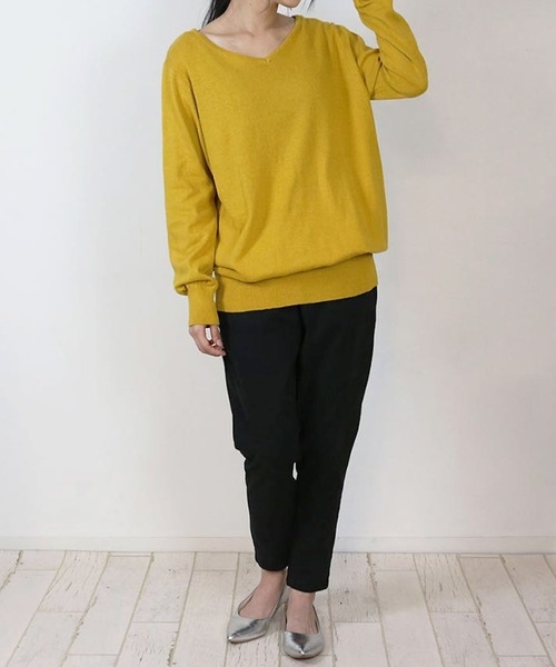 MARAI(マーライ)の「コットンVネックリブ長袖ニット(ニット/セーター・レディース・バーガンディー/ブラック/ブルー/ダークグリーン/グレイッシュベージュ/杢グレー/マスタード/ネイビー/ホワイト・M~L/LL~3L/4L~5L)」の16枚目の写真