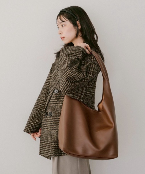 DRWCYS（ドロシーズ）の「バッグインポーチフェイクレザートートバッグ/PC・A4収納可能（トートバッグ・レディース・ブラウン・FREE）」の7枚目の写真