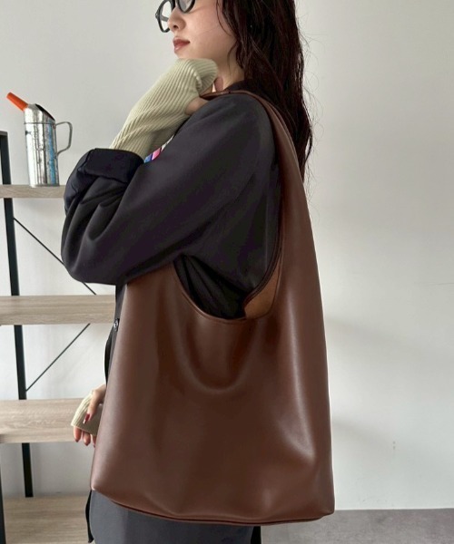 DRWCYS（ドロシーズ）の「バッグインポーチフェイクレザートートバッグ/PC・A4収納可能（トートバッグ・レディース・ブラウン・FREE）」の5枚目の写真