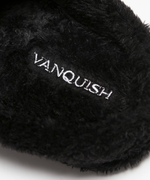 VANQUISH(ヴァンキッシュ)の「VANQUISH / ヴァンキッシュ VA刺繍 ファー スリッパ(その他シューズ・メンズ・ホワイト/ブラック・FREE)」の9枚目の写真