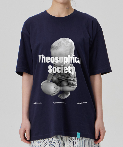 ASTRAL PROJECTION（アストラルプロジェクション）の「[シオソフィカルソサイエティ]コットンルーズフィット半袖Tシャツ_スペースネイビー（Tシャツ/カットソー・メンズ・その他・LARGE/MEDIUM/X-LARGE/XX-LARGE）」の5枚目の写真