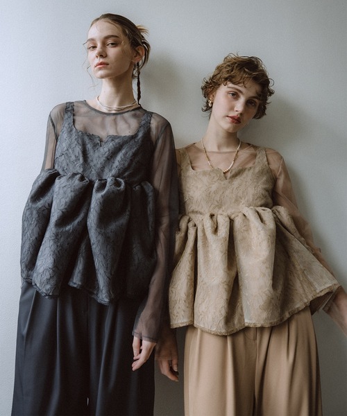 et.UNiVER（エトユニベール）の「Sheer Peplum Overlay Top＆Pants