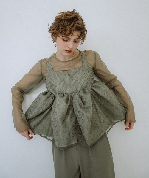 et.UNiVER（エトユニベール）の「Sheer Peplum Overlay Top＆Pants